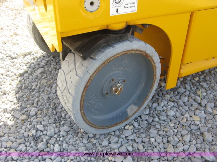 image for item L6441 2015 Haulotte 2632E scissor lift