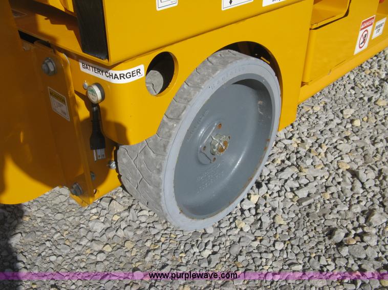 image for item L6441 2015 Haulotte 2632E scissor lift