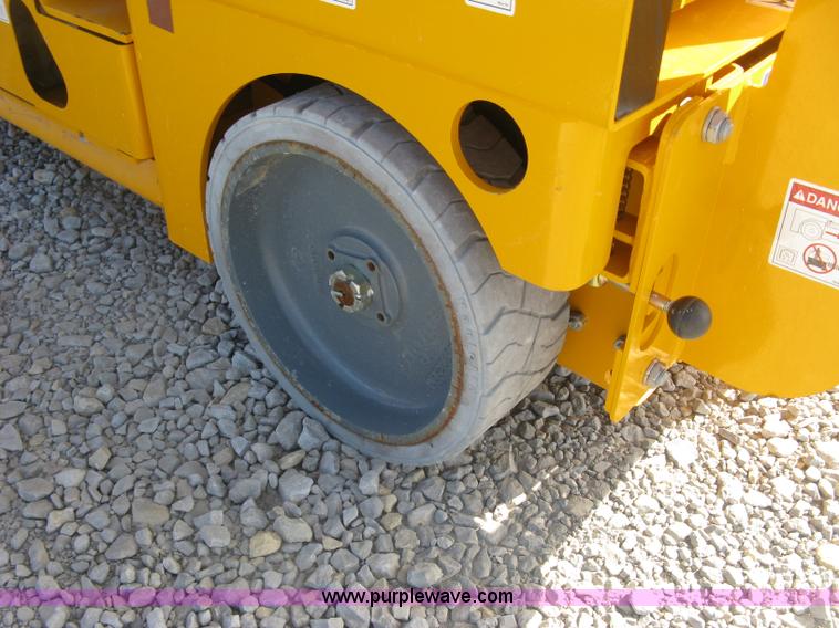 image for item L6441 2015 Haulotte 2632E scissor lift