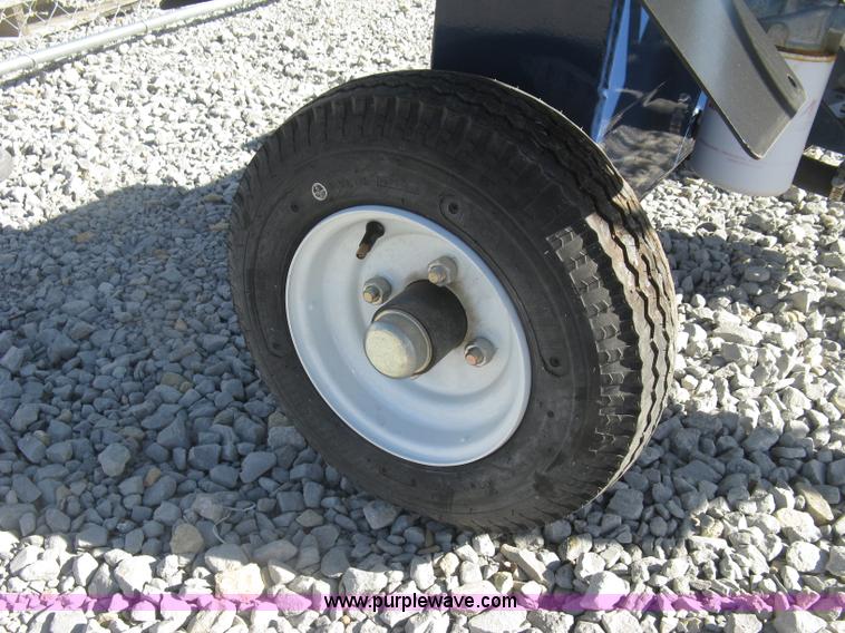 image for item L6446 2013 Iron & Oak BHVH2213GXA log splitter