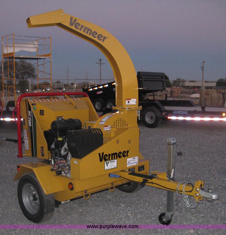 image for item L6448 2014 Vermeer BC700XL chipper