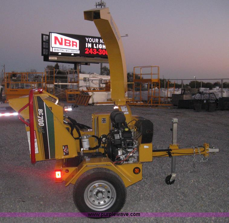 image for item L6448 2014 Vermeer BC700XL chipper