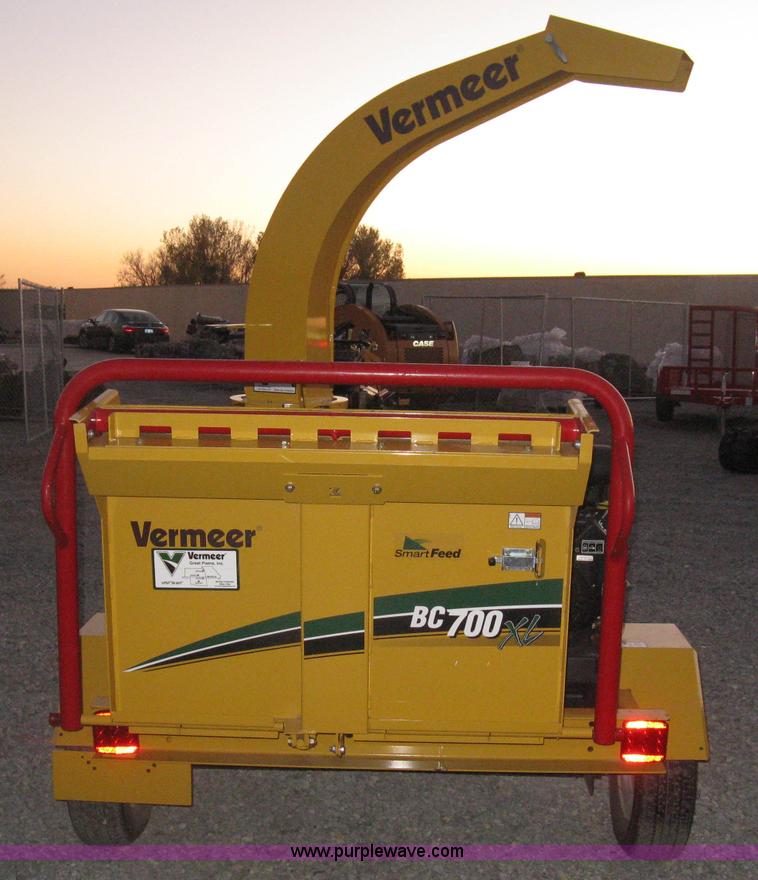 image for item L6448 2014 Vermeer BC700XL chipper