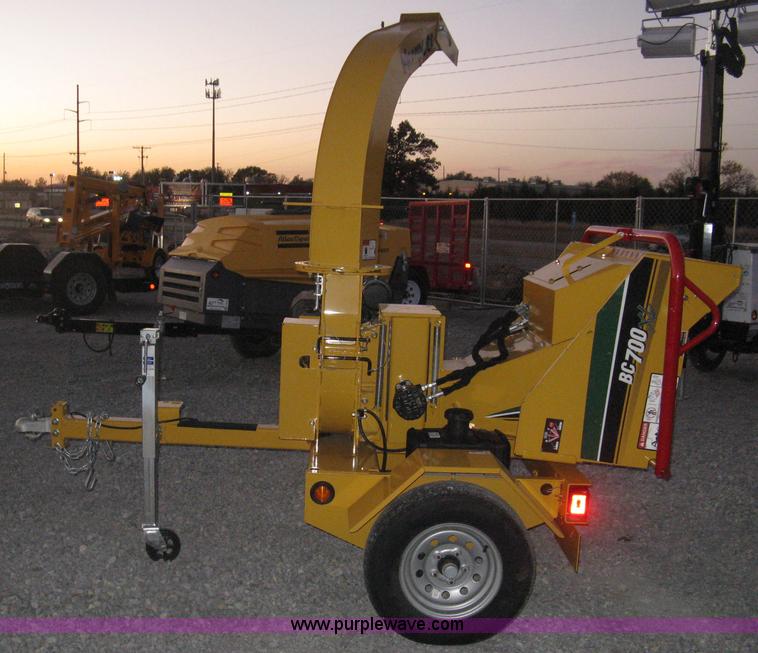 image for item L6448 2014 Vermeer BC700XL chipper