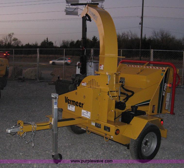 image for item L6448 2014 Vermeer BC700XL chipper