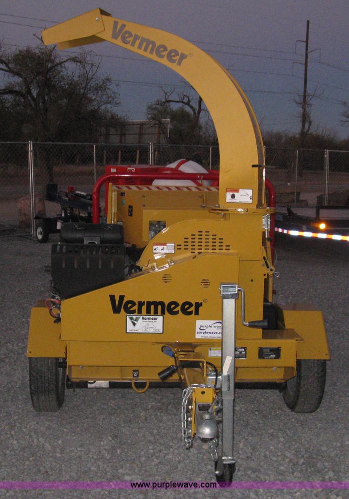 image for item L6448 2014 Vermeer BC700XL chipper