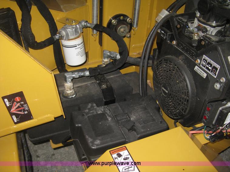 image for item L6448 2014 Vermeer BC700XL chipper