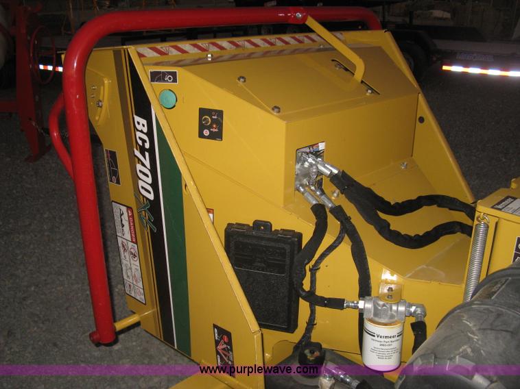 image for item L6448 2014 Vermeer BC700XL chipper