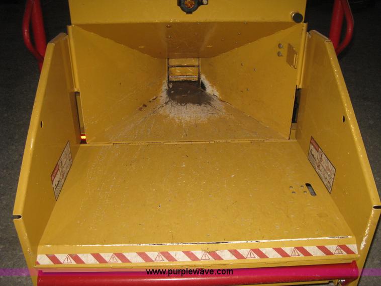 image for item L6448 2014 Vermeer BC700XL chipper