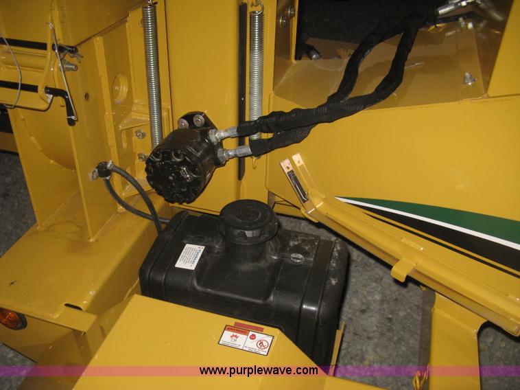 image for item L6448 2014 Vermeer BC700XL chipper