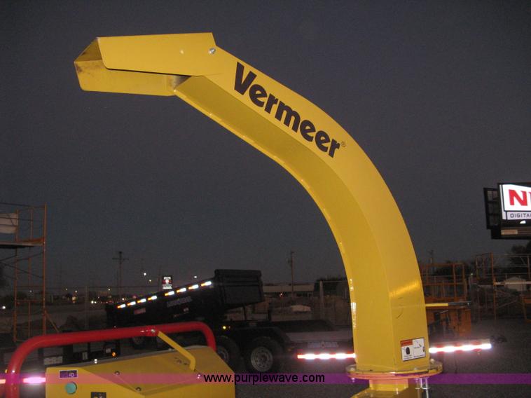 image for item L6448 2014 Vermeer BC700XL chipper