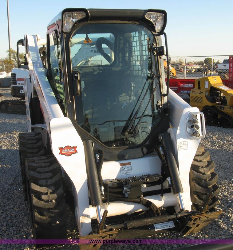 image for item L6453 2015 Bobcat S570 skid steer
