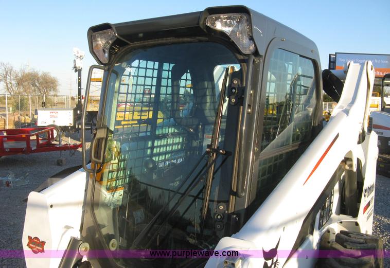 image for item L6453 2015 Bobcat S570 skid steer