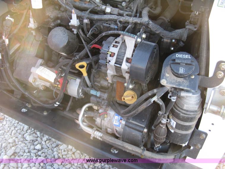 image for item L6453 2015 Bobcat S570 skid steer