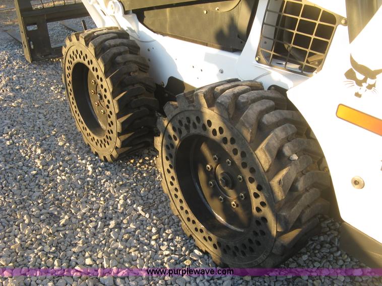 image for item L6453 2015 Bobcat S570 skid steer