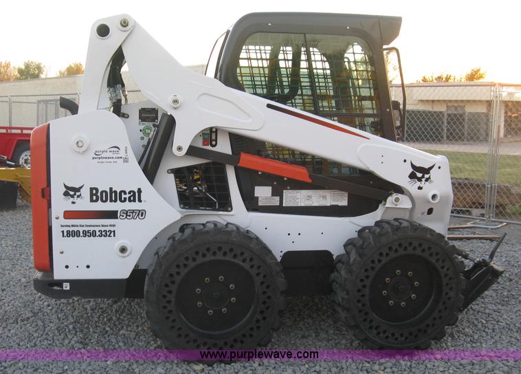 image for item L6453 2015 Bobcat S570 skid steer