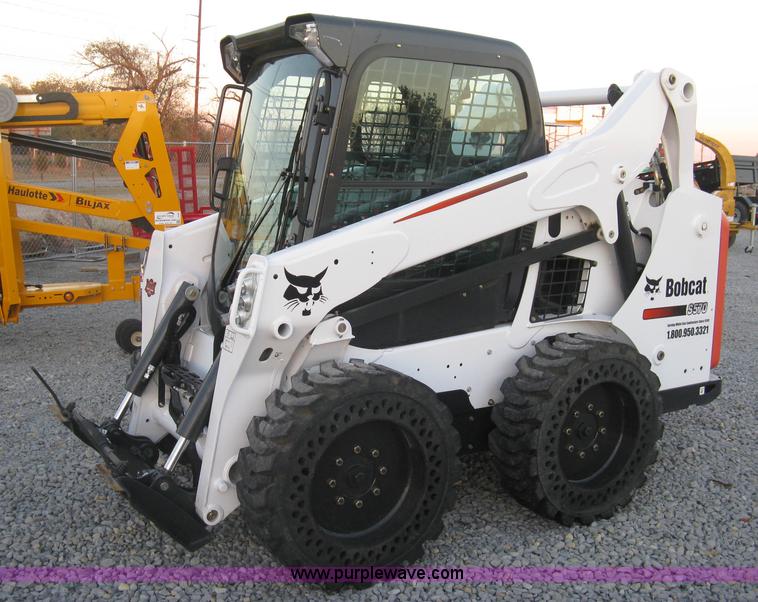 image for item L6453 2015 Bobcat S570 skid steer