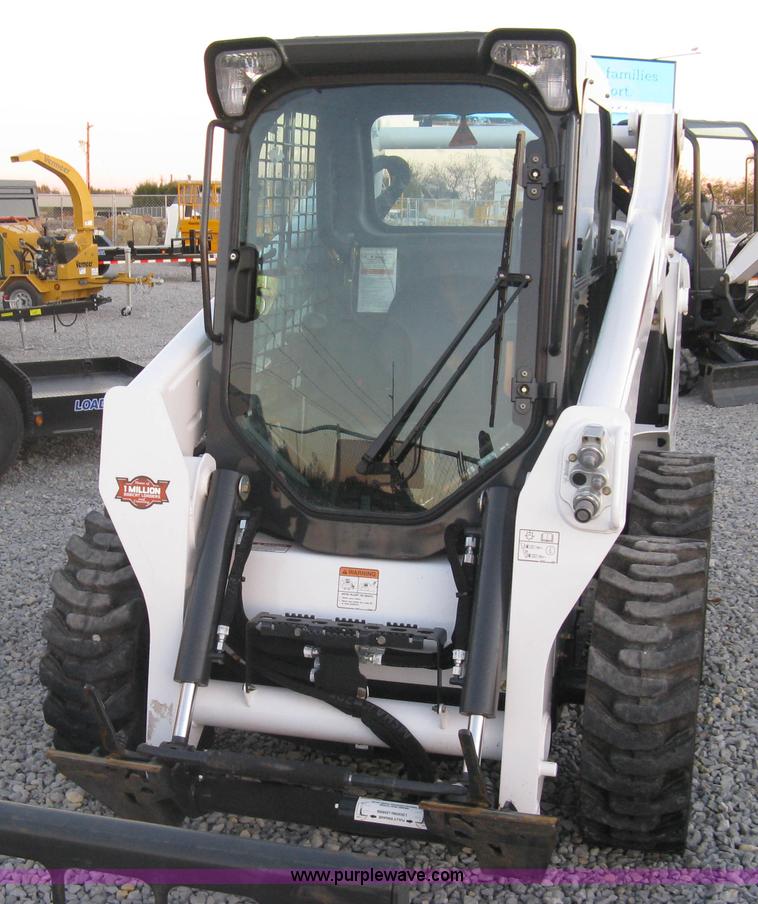 image for item L6453 2015 Bobcat S570 skid steer