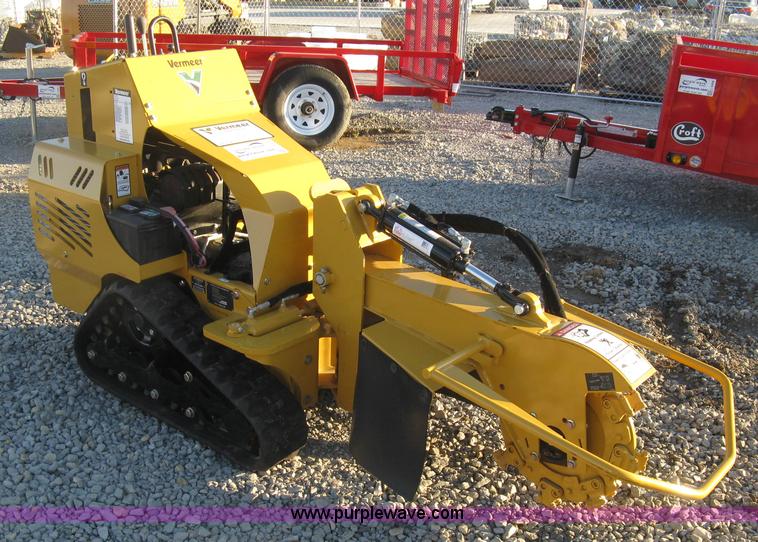 image for item L6456 2014 Vermeer SC30TX stump grinder