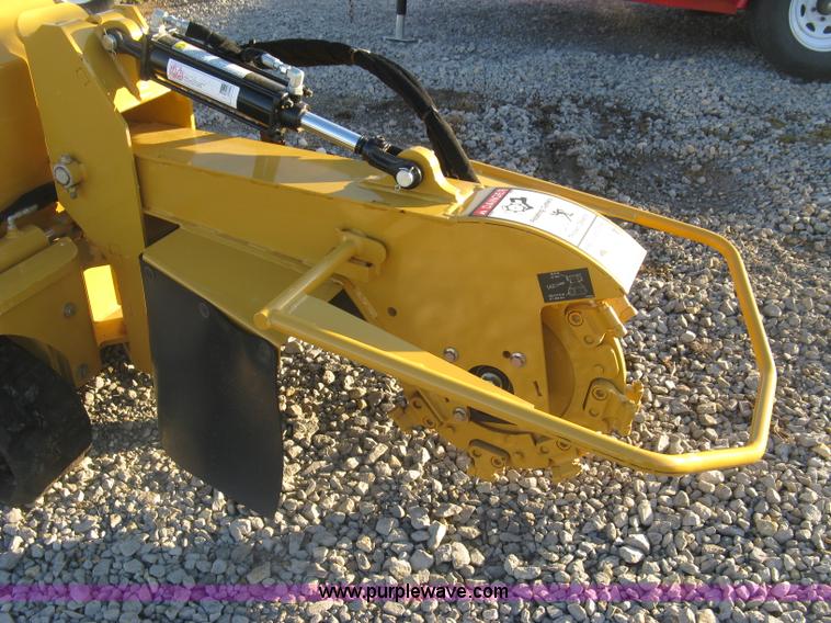image for item L6456 2014 Vermeer SC30TX stump grinder