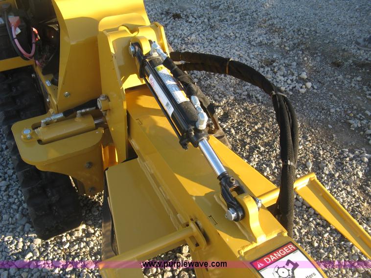 image for item L6456 2014 Vermeer SC30TX stump grinder