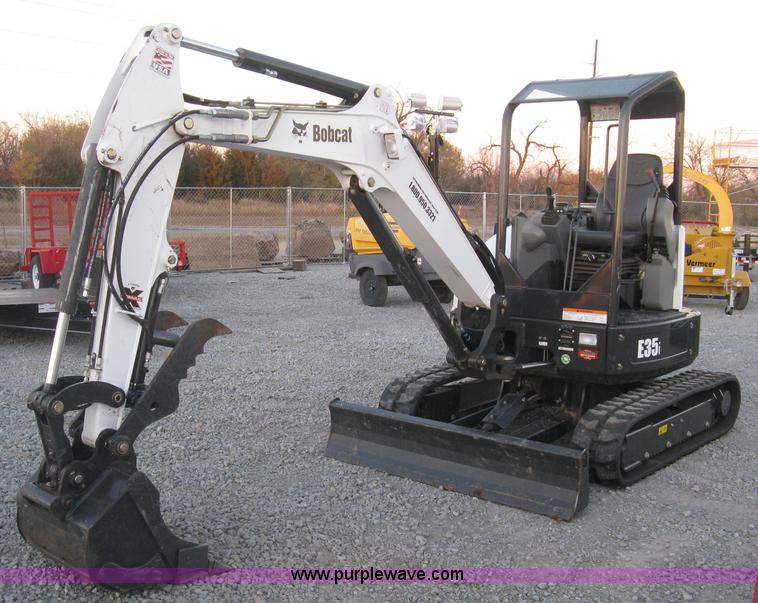 image for item L6457 2015 Bobcat E35i ZTS compact excavator