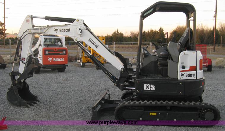 image for item L6457 2015 Bobcat E35i ZTS compact excavator