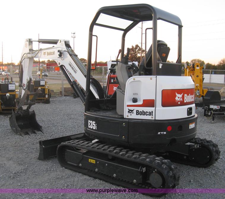 image for item L6457 2015 Bobcat E35i ZTS compact excavator