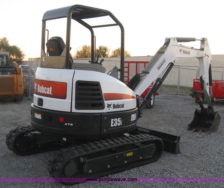 image for item L6457 2015 Bobcat E35i ZTS compact excavator