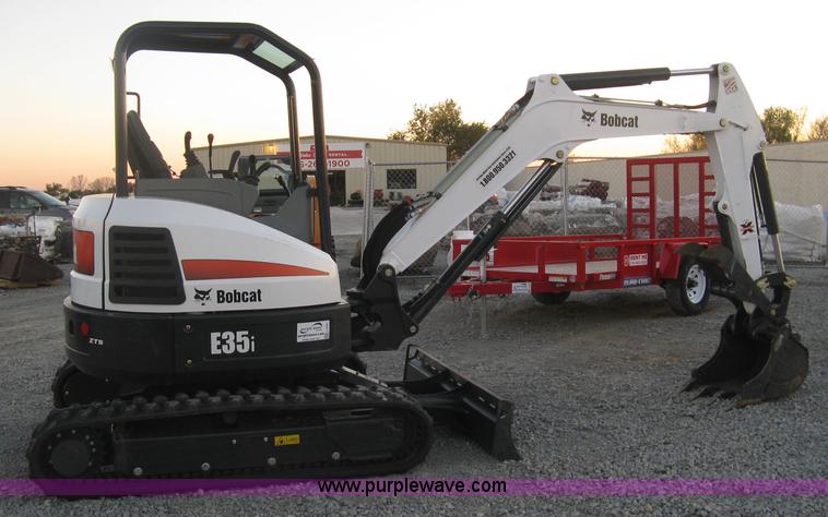image for item L6457 2015 Bobcat E35i ZTS compact excavator