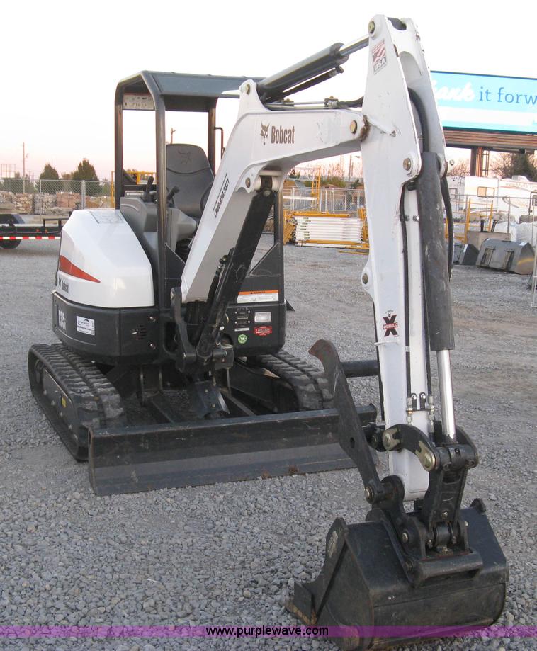image for item L6457 2015 Bobcat E35i ZTS compact excavator