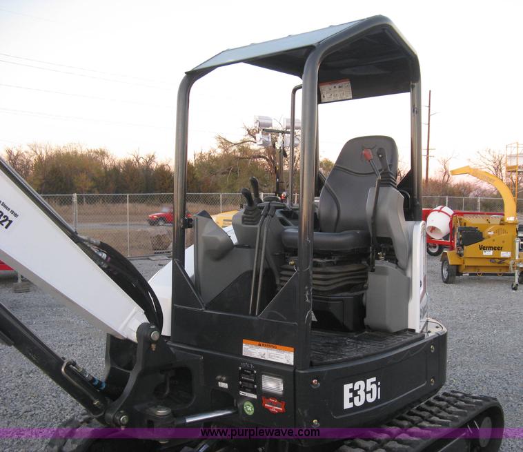image for item L6457 2015 Bobcat E35i ZTS compact excavator