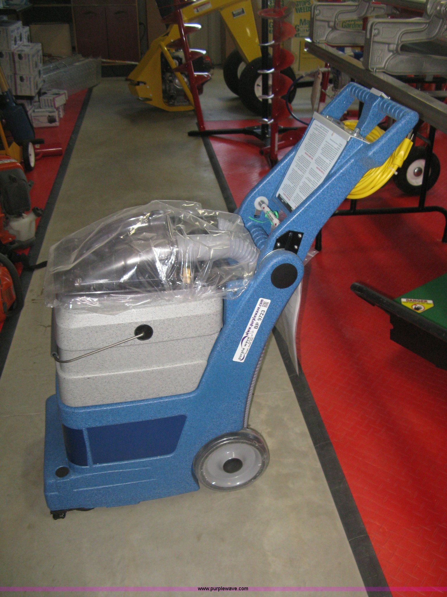 Five Star Rental One carpet cleaner in Wichita, KS Item BP9723 sold Purple Wave