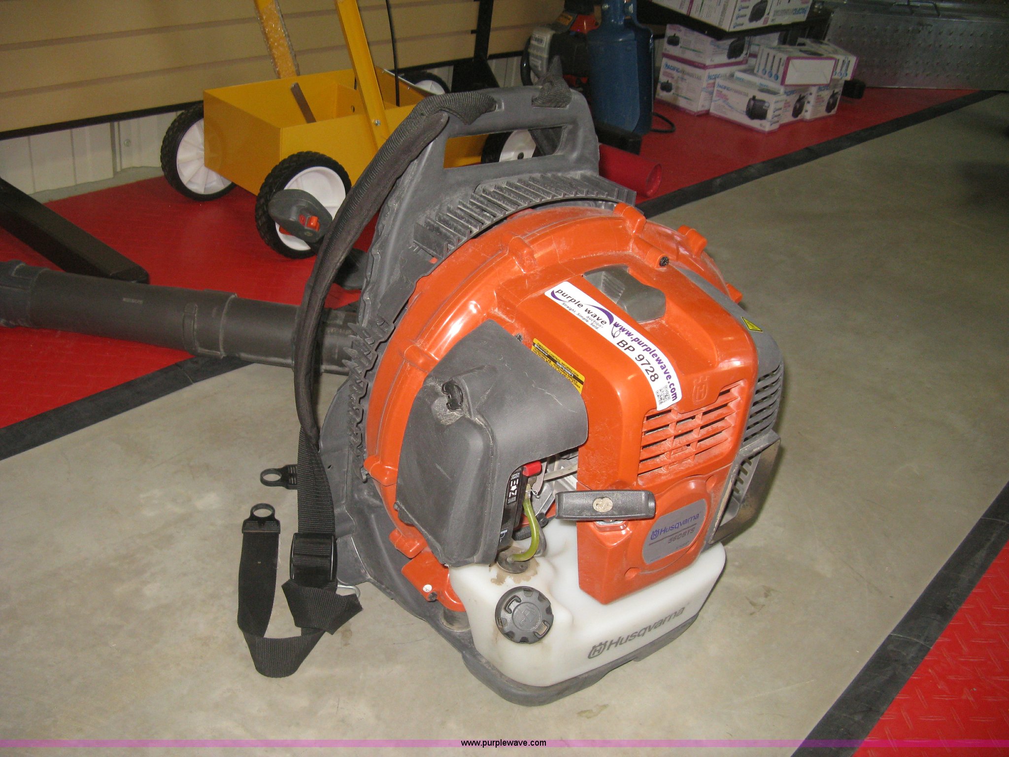 Husqvarna 560BTS backpack blower in Wichita, KS Item BP9728 sold Purple Wave
