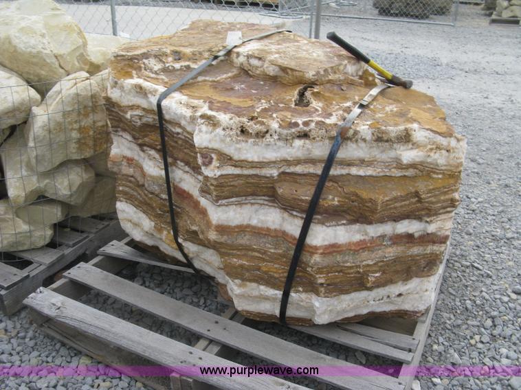 image for item AL9421 Onyx boulder