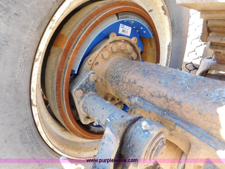 image for item AW9432 1993 International 8200 semi truck