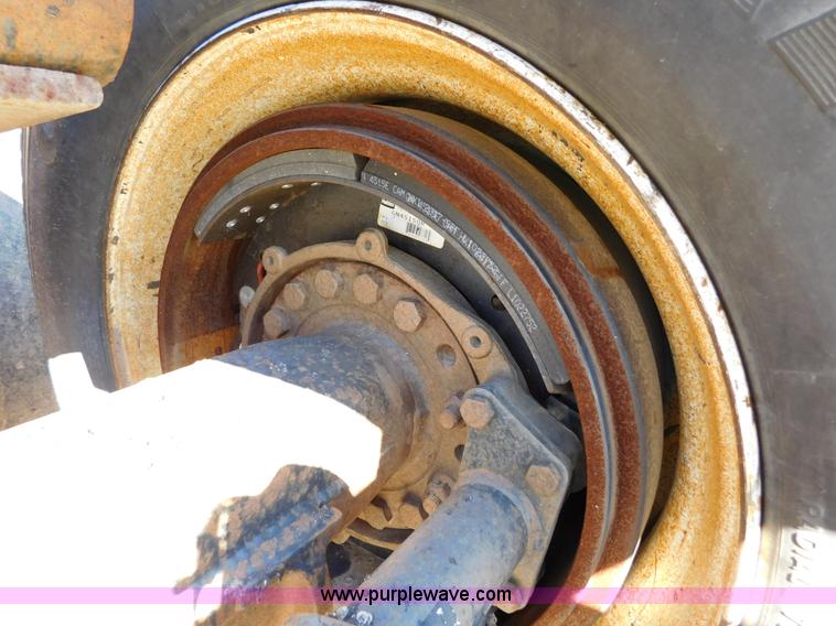 image for item AW9432 1993 International 8200 semi truck