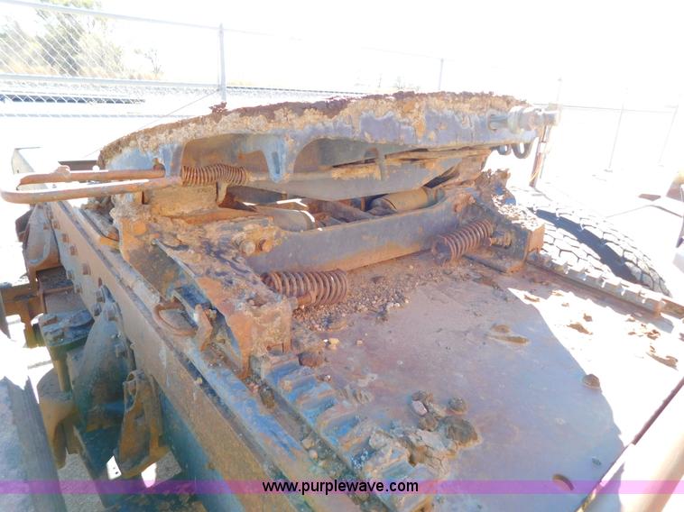 image for item AW9432 1993 International 8200 semi truck