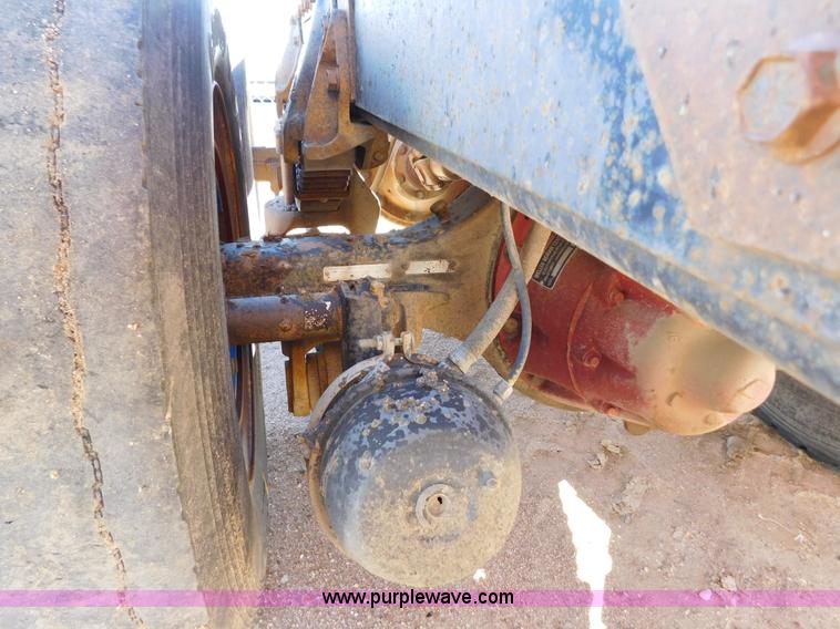 image for item AW9432 1993 International 8200 semi truck