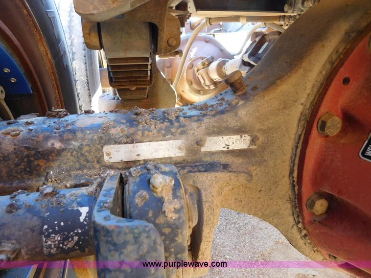 image for item AW9432 1993 International 8200 semi truck