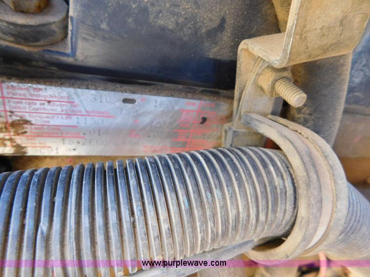 image for item AW9432 1993 International 8200 semi truck