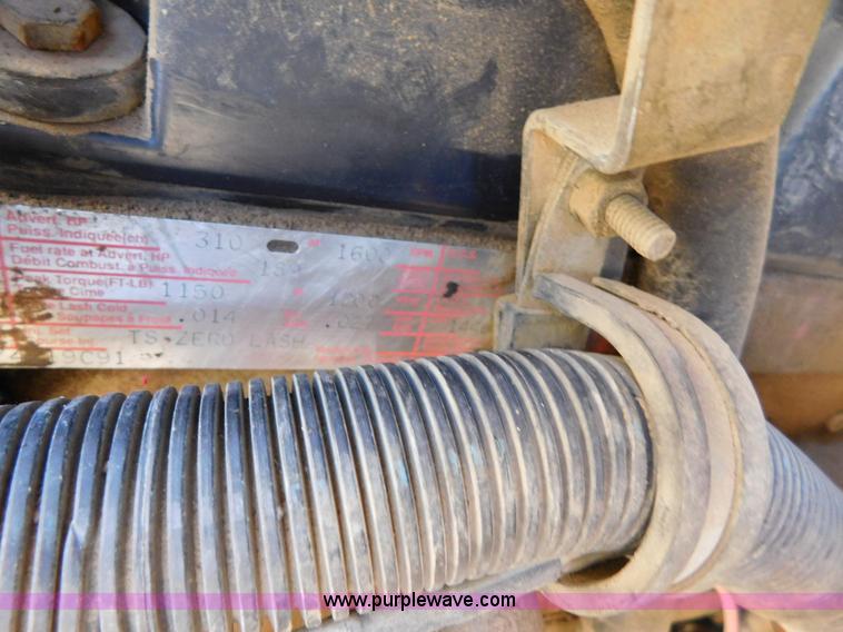 image for item AW9432 1993 International 8200 semi truck