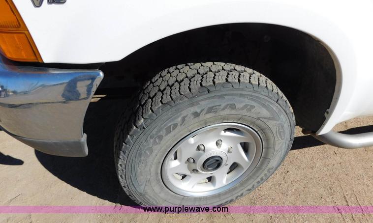 image for item AW9433 1999 Ford F250 Ext. Cab pickup truck