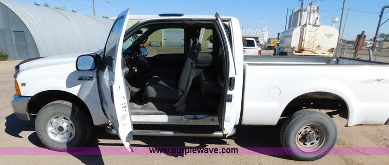 image for item AW9433 1999 Ford F250 Ext. Cab pickup truck