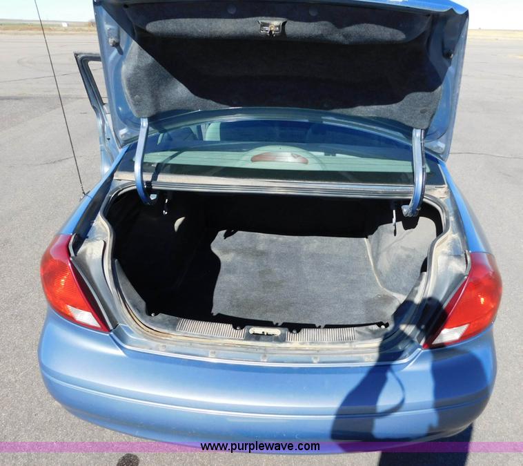 image for item AW9434 2000 Ford Taurus