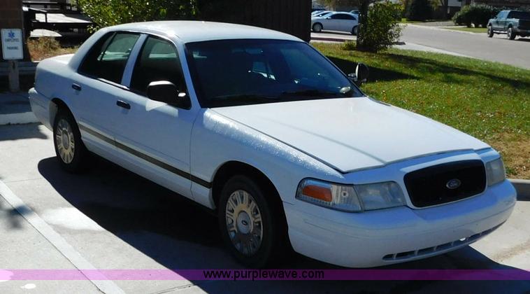 image for item AW9435 2003 Ford Crown Victoria Police Interceptor