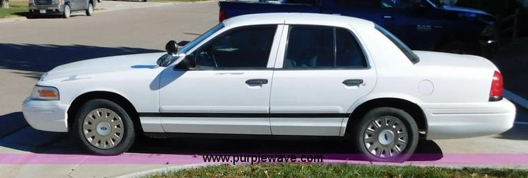 image for item AW9435 2003 Ford Crown Victoria Police Interceptor