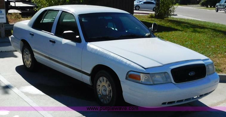 image for item AW9435 2003 Ford Crown Victoria Police Interceptor