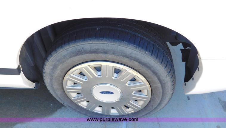 image for item AW9435 2003 Ford Crown Victoria Police Interceptor