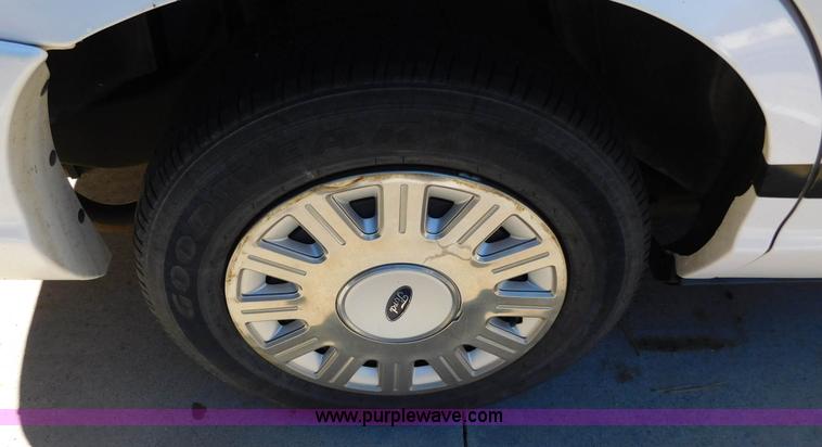 image for item AW9435 2003 Ford Crown Victoria Police Interceptor